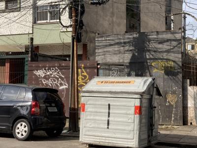 Lote 000 - um terreno medindo 6m60 de frente à rua general lima e silva, e fundos a meia quadra, de 46m00 aceita lance parcelado