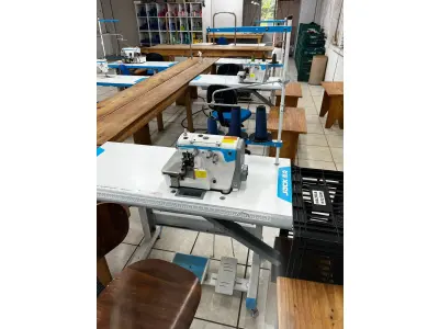 LOTE 000 - Máquinas costura (overlock Jack, plana, overlock antiga, plana Lumak, plana Lanmax, over vermelha) BENS EM  PRESIDENTE GETULIO - SC