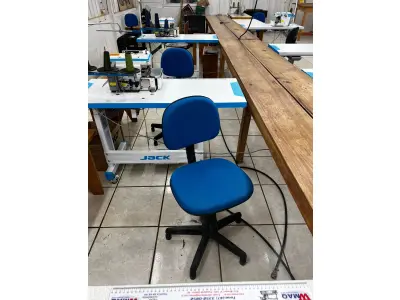 LOTE 000 - Máquinas costura (overlock Jack, plana, overlock antiga, plana Lumak, plana Lanmax, over vermelha) BENS EM  PRESIDENTE GETULIO - SC