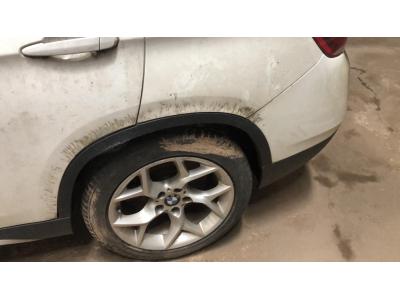 LOTE 001 - BMW X1 XDRIVE 28i 3.0 24v 4x4 Aut., Gasolina, ano 2010/2011, cor branca