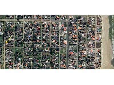 LOTE 000 - O imóvel situado na Rua Trinta e Cinco, Centro, Balneário Pinhal, Lote 02, da Quadra 02-C, medindo 12m de frente, ao oeste, no alinhamento da Av. B