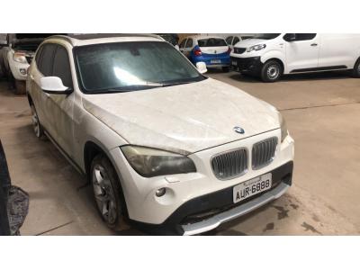 LOTE 001 - BMW X1 XDRIVE 28i 3.0 24v 4x4 Aut., Gasolina, ano 2010/2011, cor branca