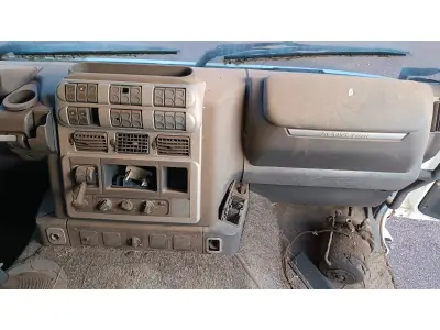 LOTE 000 - IVECO STRALIS HD/NR 570-S38T 3-Eixos 2p (dies), fabricação/modelo 2009/2010