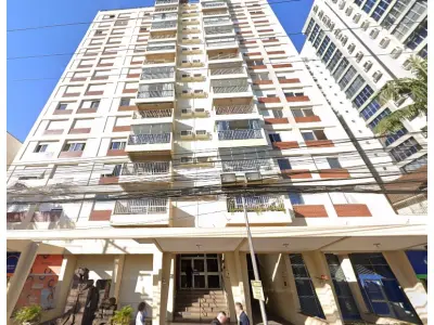 Lote 000 - o apartamento nº 203 do edifício olimpus, sob nº 2423 da rua bento gonçalves, localizado no 1º andar ou 2º pavimento, nos fundos, à esquerd