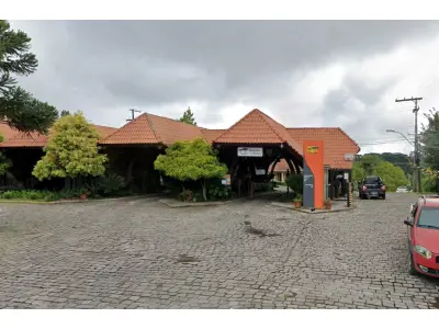 Lote 010 - um terreno/lote, com edificação de um prédio residencial, sem numeração, no complexo turístico quinta da serra, situado na rua dos buganvil