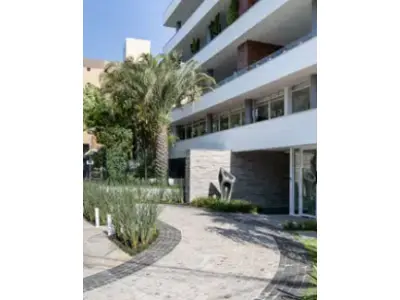 Lote 000 - o apartamento nº 702 cobertura superior com área real total de 409,57m², o box nº 23