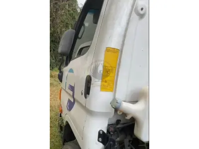 LOTE 008 - Caminhão Hyundai HD 80, fabricação/modelo 2021/2022, diesel, cor branca, carroceria fechada (sem chave)