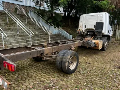 LOTE 002 - Caminhão M.Benz/Accelo 815 CE, diesel, cor branca, carroceria fechada/cabine estendida, fabricação/modelo 2021/2022 (sem chave)