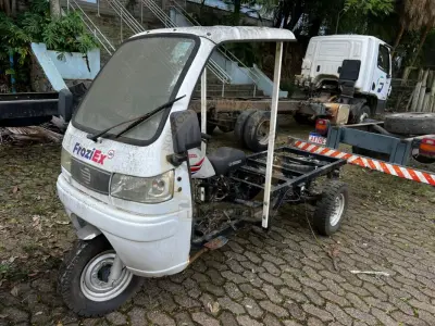 LOTE 011 - Motocar/MCF-250, triciclo, fabricação/modelo 2016/2016, gasolina, cor branca, carroceria fechada (sem motor) (sem chave)