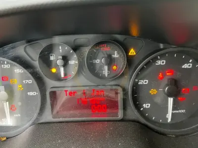 LOTE 004 - Caminhão Iveco/Daily 45-170CS, diesel, cor branca, carroceria fechada, fabricação/modelo 2021/2022