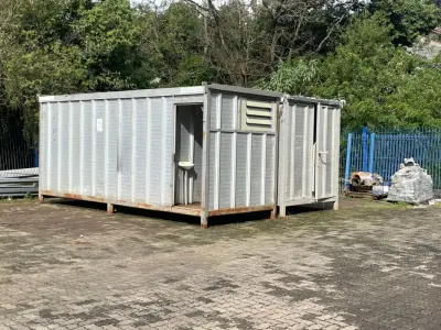 LOTE 002 - Um container de 6 metros para almoxarifado/escritório