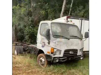 LOTE 010 - Caminhão Hyundai/HD 80, fabricação/modelo 2021/2022, diesel, cor branca, carroceria fechada (sem chave)
