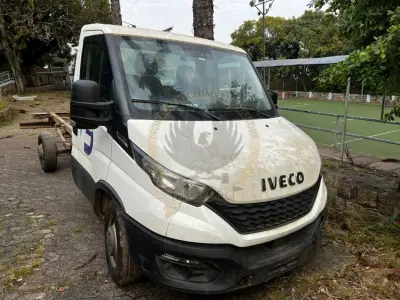 LOTE 004 - Caminhão Iveco/Daily 45-170CS, diesel, cor branca, carroceria fechada, fabricação/modelo 2021/2022