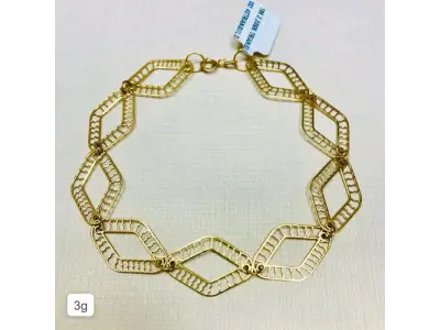 LOTE 006 - Pulseira: Modelo triângulo, de Elo Vazado. Com 19cm de comprimento. Ouro 18k. Código: 695939