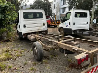 LOTE 004 - Caminhão Iveco/Daily 45-170CS, diesel, cor branca, carroceria fechada, fabricação/modelo 2021/2022