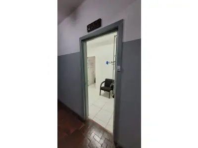 LOTE 000 - O imóvel nº 2.121, do Edifício Galeria Nossa Senhora do Rosário, localizado na Rua Vigário José Inácio, nº 371, e pela Rua Marechal Floriano o nº 38 com a área total de 31,51m², e área própria de 23,76m²