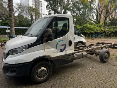 LOTE 003 - Caminhão Iveco/Daily 45-170CS, diesel, cor branca, carroceria fechada, fabricação/modelo 2021/2022