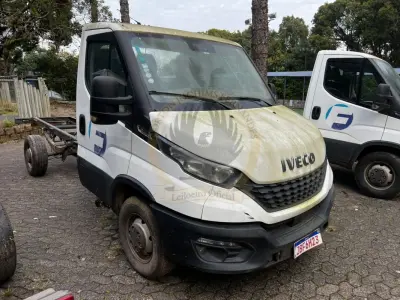 LOTE 005 - Caminhão Iveco/Daily 45-170CS, diesel, cor branca, carroceria fechada, fabricação/modelo 2021/2022