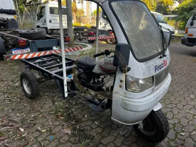 LOTE 011 - Motocar/MCF-250, triciclo, fabricação/modelo 2016/2016, gasolina, cor branca, carroceria fechada (sem motor) (sem chave)