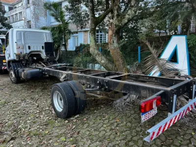 LOTE 001 - Caminhão M.Benz/Accelo 1016 CE, diesel, cor branca, carroceria fechada/cabine estendida, fabricação/modelo 2021/2022 (sem chave)