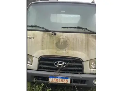 LOTE 008 - Caminhão Hyundai HD 80, fabricação/modelo 2021/2022, diesel, cor branca, carroceria fechada (sem chave)