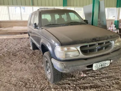 LOTE 003 - I/Ford Explorer XLT 4X4, cor preta. Ano 1997/1998