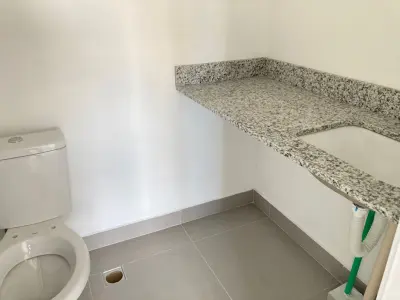 LOTE 031 - APT 708 no Bairro Moinhos de Vento Porto Alegre, Trav. Carmen com 42,15m2 privativo, e mais um box