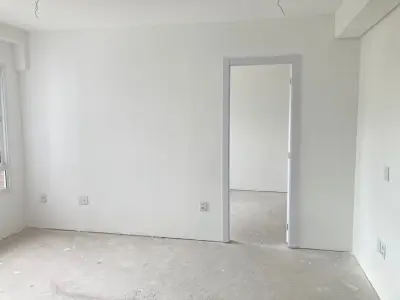 LOTE 022 - Apt 509 do Edificio Quintal Moinhos, Bairro Moinhos de Vento, na Rua Trav. Carmen e Pça Monsenhor E. Lotermann com área privativa de 43,11m2, vai junto o BOX