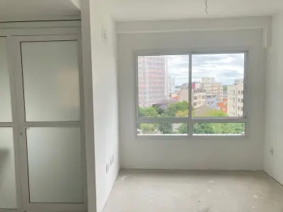 LOTE 022 - Apt 509 do Edificio Quintal Moinhos, Bairro Moinhos de Vento, na Rua Trav. Carmen e Pça Monsenhor E. Lotermann com área privativa de 43,11m2, vai junto o BOX
