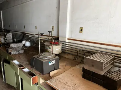 LOTE 016 - Laboratório