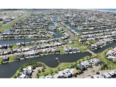 LOTE 001 - 2 TERRENOS COM CONSTRUÇÕES – COND. ENSEADA XANGRILA-RS     C84 5 C85