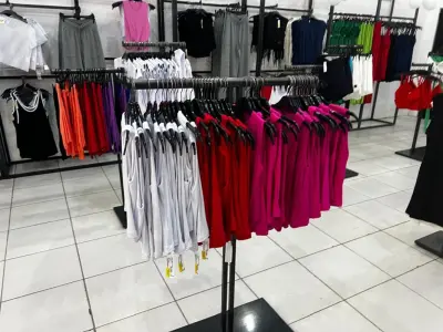 LOTE 004 - Roupas, moveis, eletrônicos