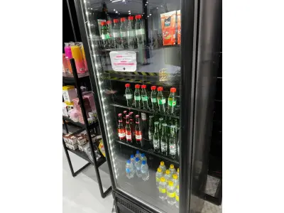 LOTE 003 - Lote de moveis, roupas