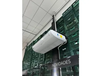 LOTE 003 - Lote de moveis, roupas