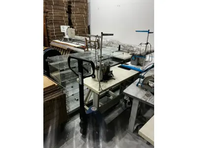 LOTE 003 - Lote de moveis, roupas