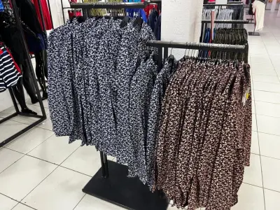 LOTE 004 - Roupas, moveis, eletrônicos