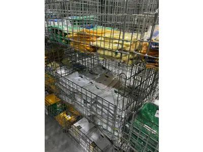 LOTE 003 - Lote de moveis, roupas