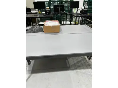 LOTE 003 - Lote de moveis, roupas