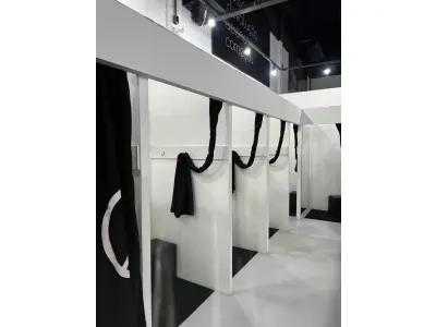 LOTE 003 - Lote de moveis, roupas