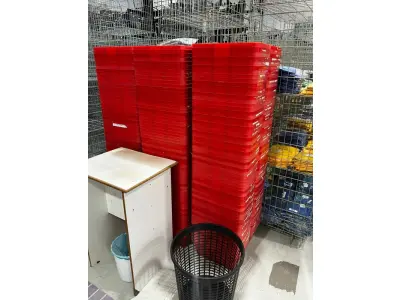 LOTE 003 - Lote de moveis, roupas