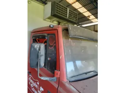 LOTE 001 - Mercedes Benz 709, ano 1991/1992, vermelho c/baú frigorifico