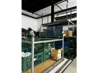 LOTE 003 - Lote de moveis, roupas