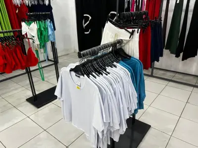 LOTE 004 - Roupas, moveis, eletrônicos