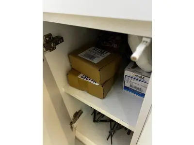 LOTE 003 - Lote de moveis, roupas