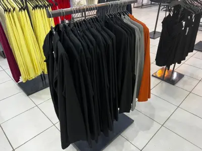 LOTE 004 - Roupas, moveis, eletrônicos