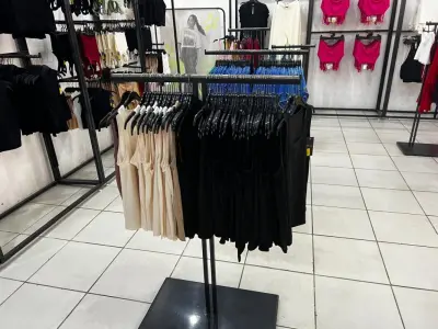 LOTE 004 - Roupas, moveis, eletrônicos