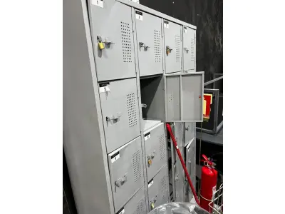 LOTE 003 - Lote de moveis, roupas