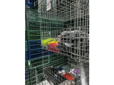 LOTE 003 - Lote de moveis, roupas