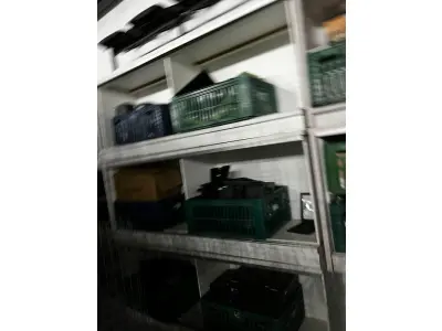 LOTE 003 - Lote de moveis, roupas