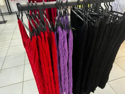 LOTE 004 - Roupas, moveis, eletrônicos